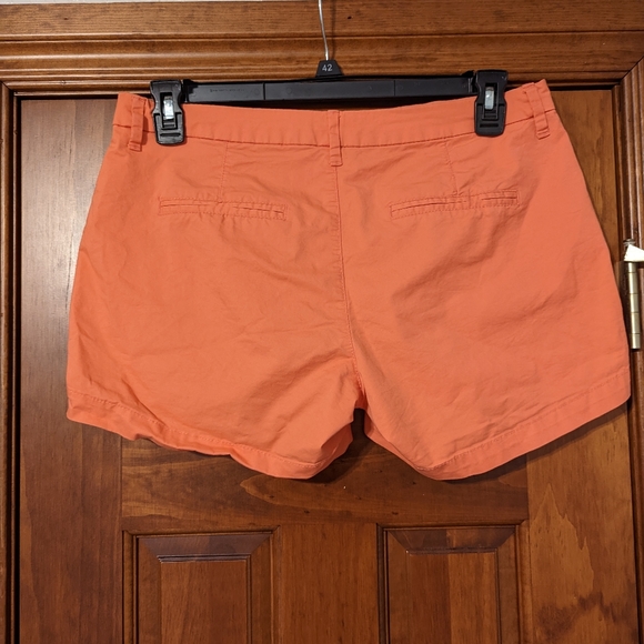 Old Navy Mid-Rise Coral Everyday Shorts - Picture 2 of 2
